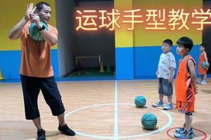 儿童篮球基本功训练初学者